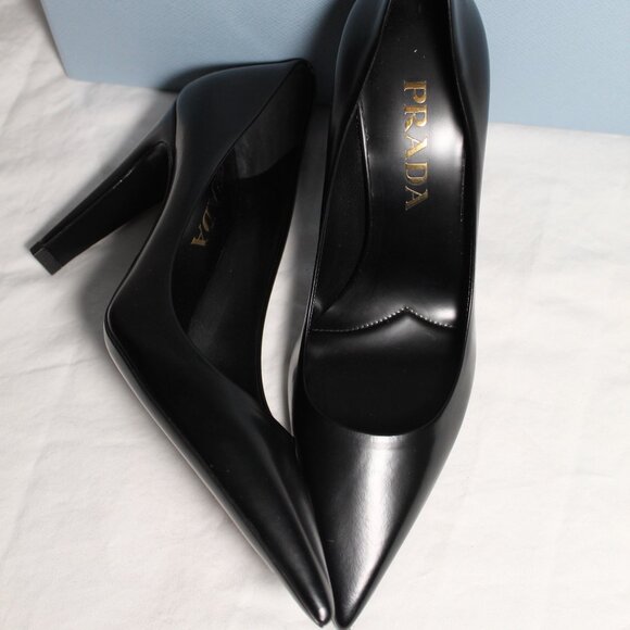 NWOB PRADA Triangle Show Pumps Black Heels 35 - Picture 3 of 6